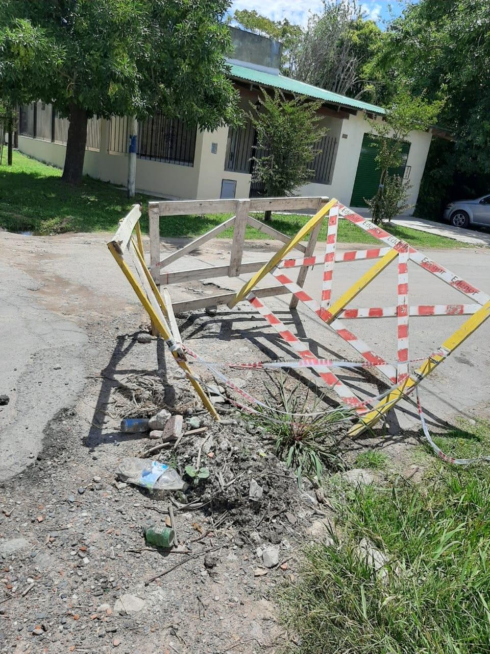 El pozo que se agranda y ya es un cráter en la esquina de 454 y 31