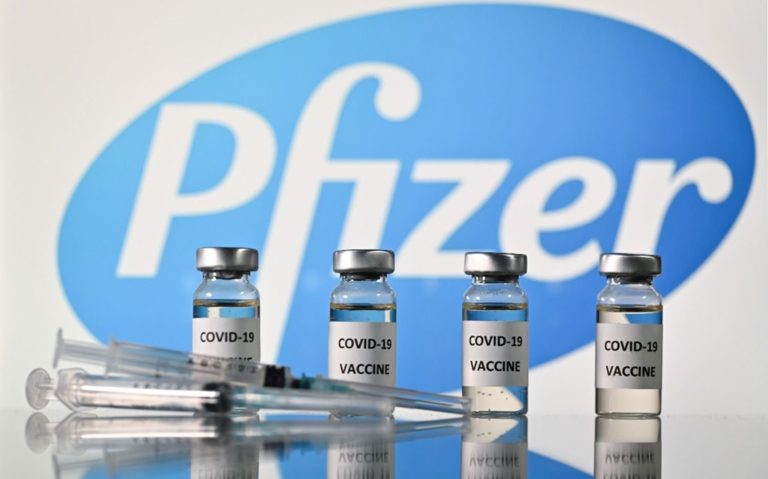 Estados Unidos comenzará a vacunar el lunes contra el coronavirus: la FDA aprobó la de Pfizer