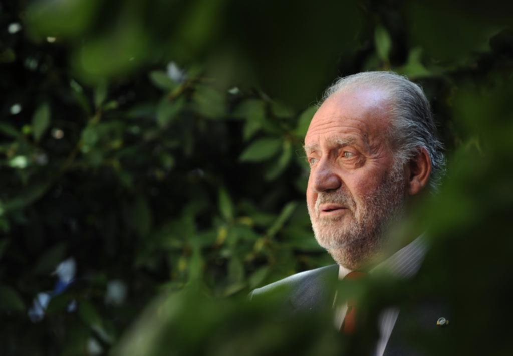 ¡Quedate donde estás, Juan Carlos! El rey quiere volver y en España se agarran la cabeza