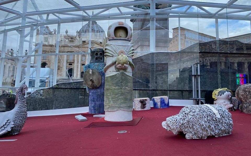 Polémica por el pesebre del Vaticano: un "astronauta" entre Belén, José y los Reyes Magos