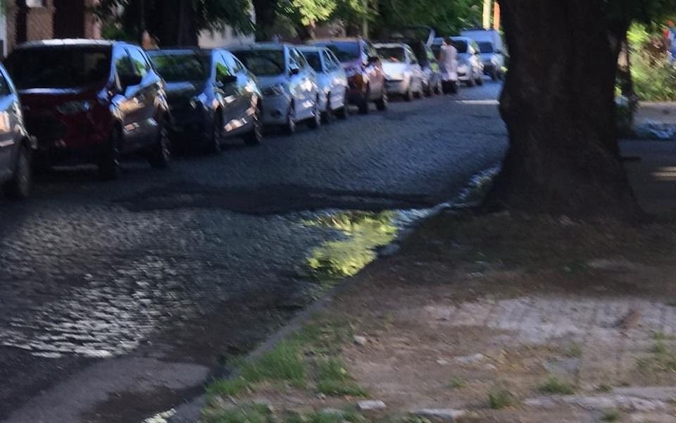 Tremendos pozos complican el tránsito en 58, 14 y 15