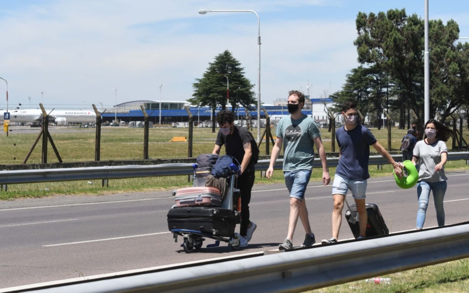 El aeropuerto de Ezeiza fue un infierno por protesta de trabajadores despedidos de Latam