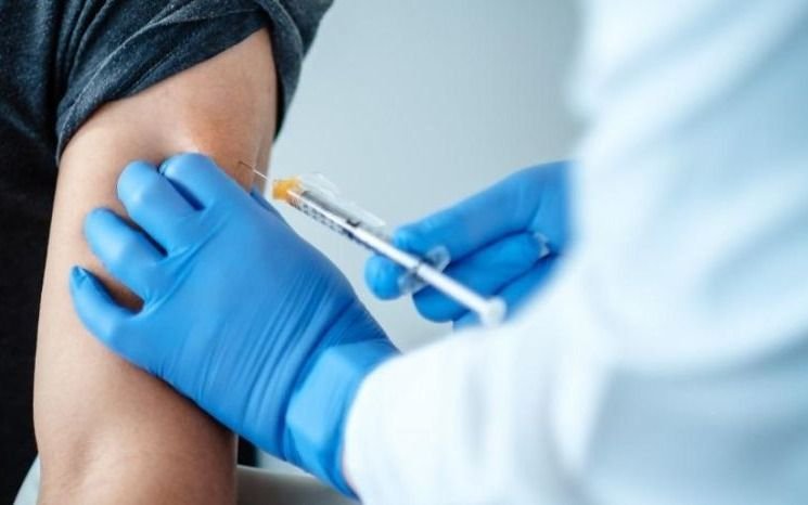 Una voluntaria de la vacuna de Pfizer contó los efectos secundarios