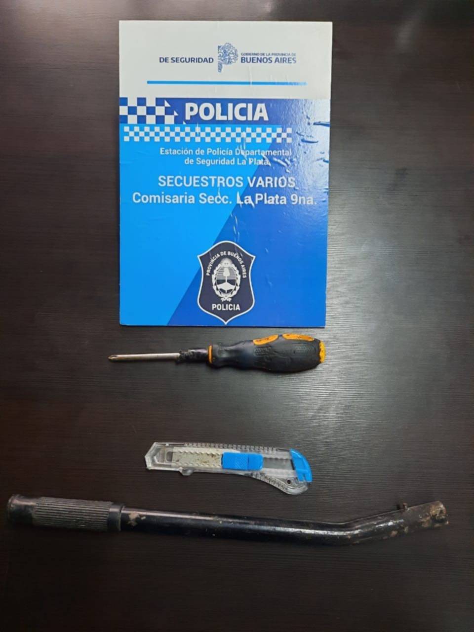 Lo atraparon infraganti cuando se estaba robando un 205 