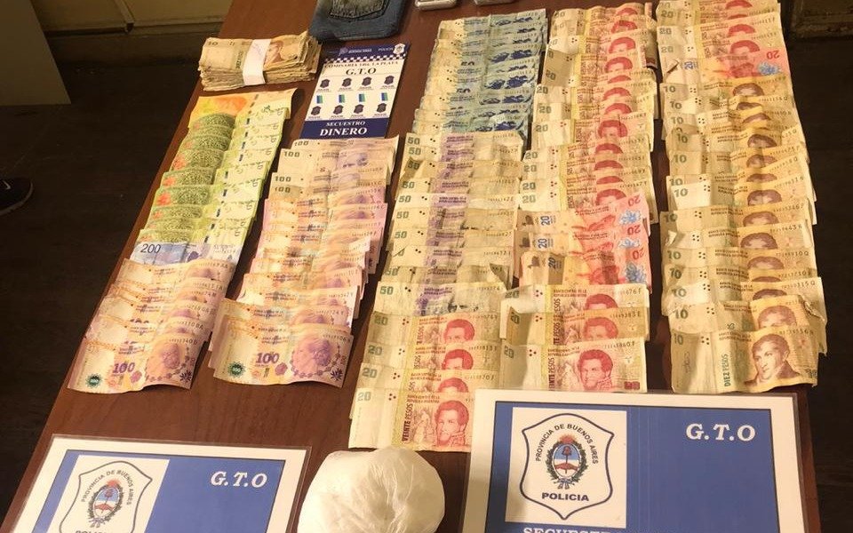 Cayeron dos hermanos paraguayos que vendían drogas en Melchor Romero