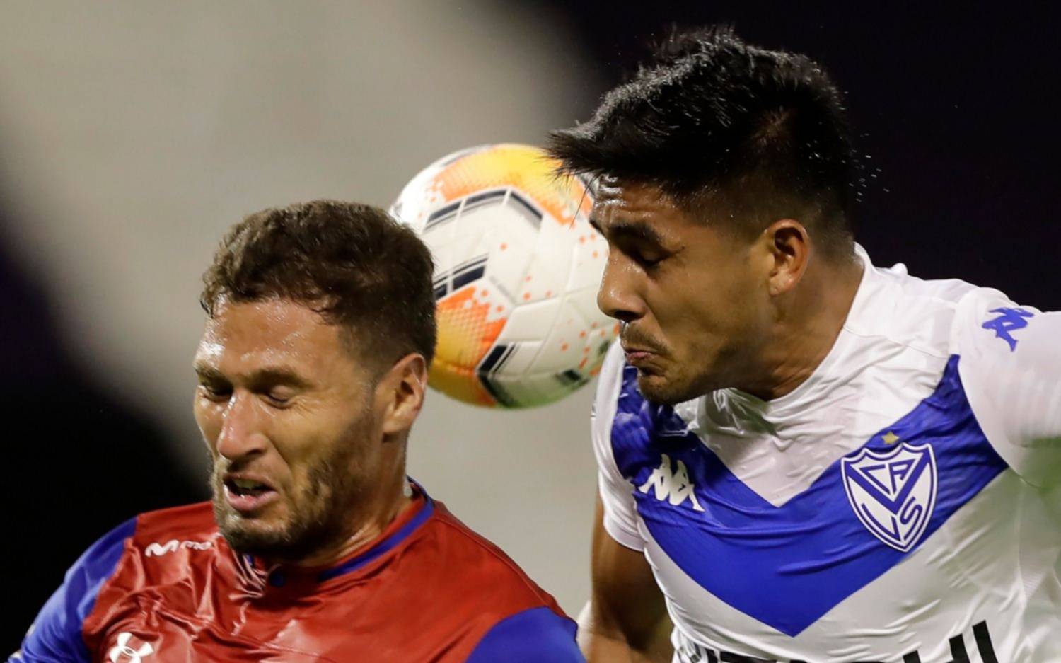 Vélez visita a U. Católica con la necesidad de ganar para pasar de ronda en la Sudamericana