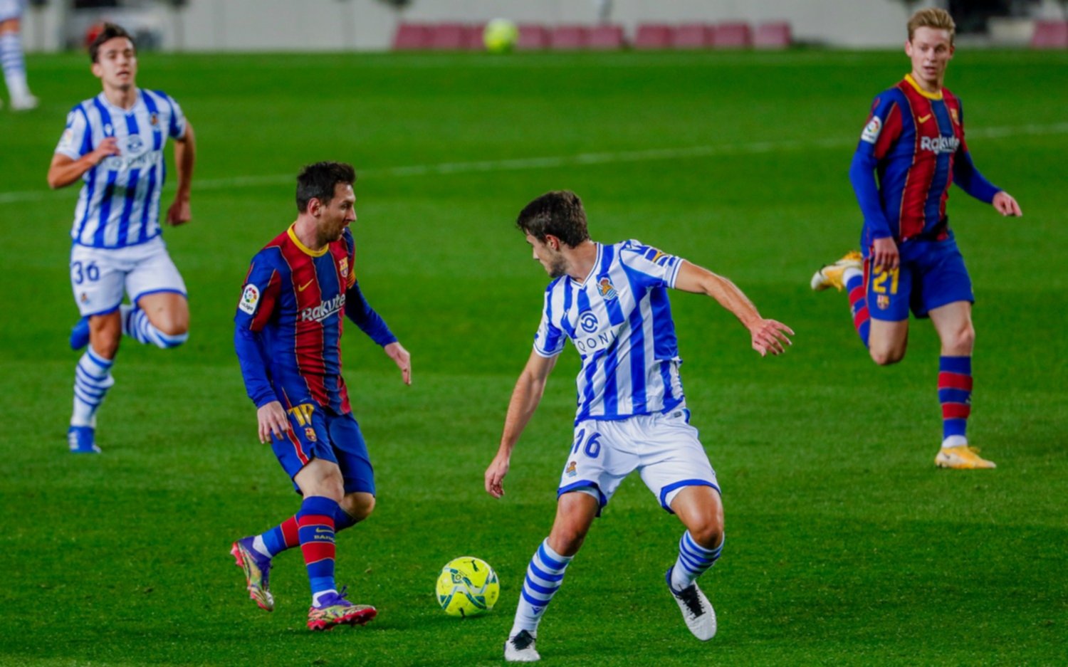 Barcelona real sociedad live. Барселона Реал Сосьедад. Месси Интер Майами. Real Sociedad Stadion.