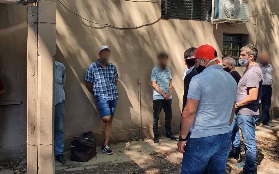 Nueve detenidos por juego clandestino en el Hipódromo platense: les secuestraron medio millón de pesos