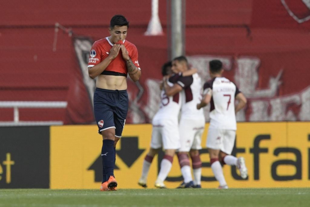 Lanús fue una tromba y dejó en el camino a Independiente