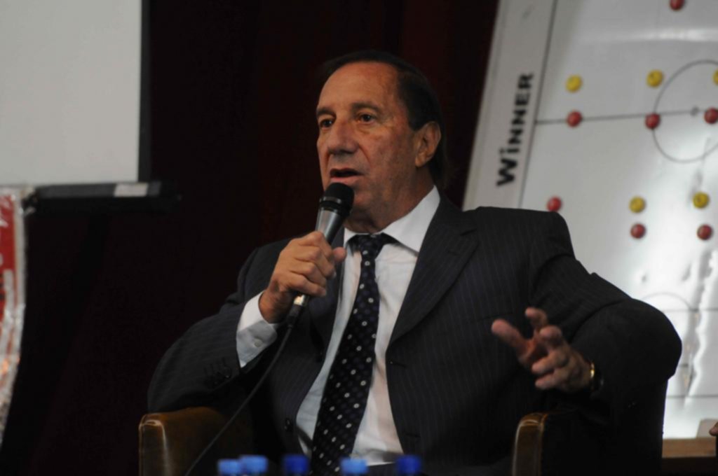 Carlos Bilardo, más cerca de ser declarado ciudadano ilustre