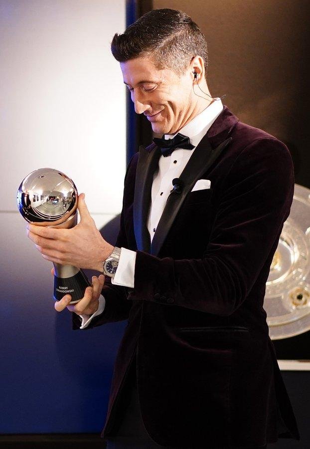 Messi le cede el trono del fútbol mundial a Lewandowski, el nuevo “The Best”