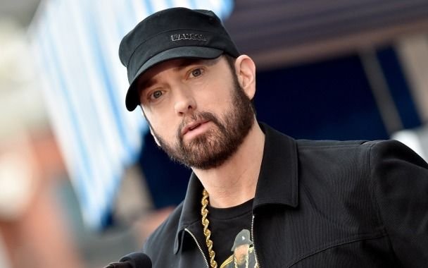 Eminem le pidió disculpas a Rihanna en la reedición de su último disco