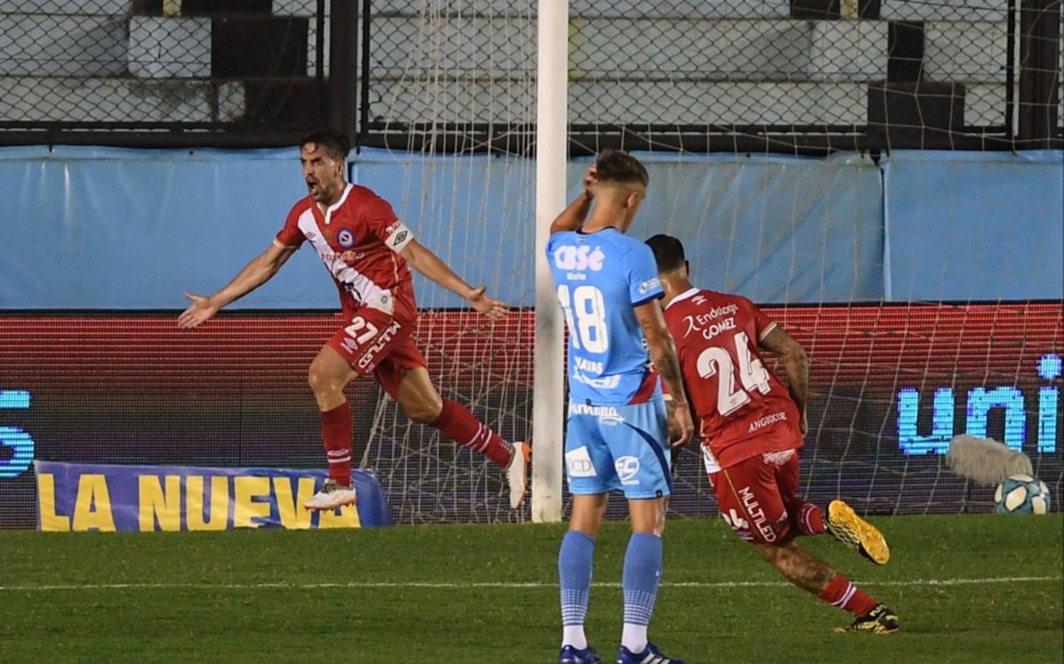 Argentinos le ganó a Arsenal en Sarandí y lidera la zona Campeonato de la Copa Maradona