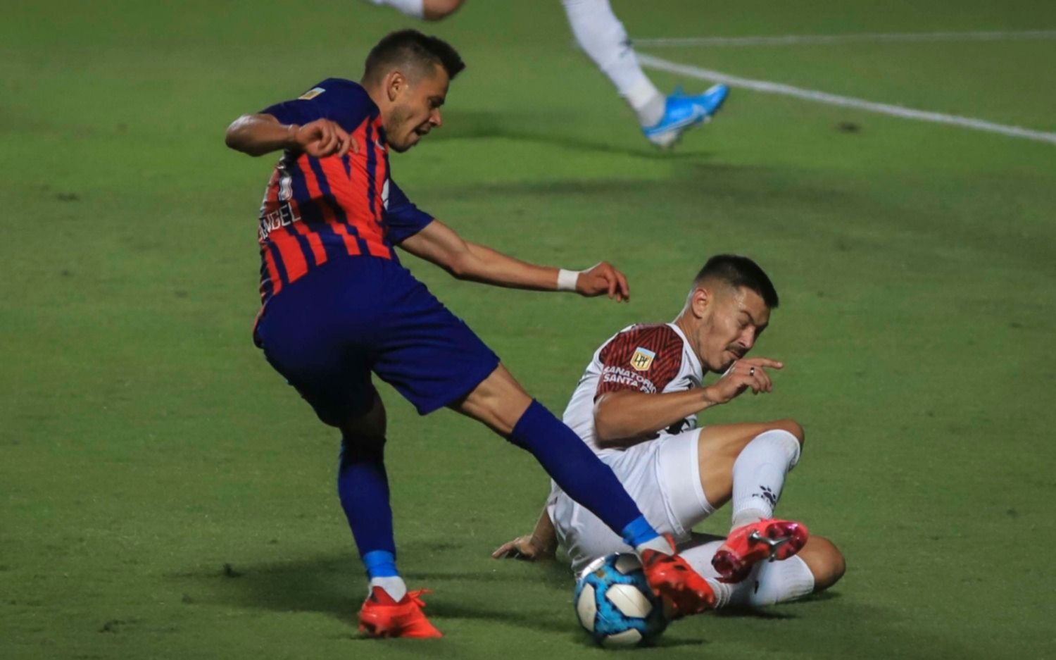 San Lorenzo rescató sobre la hora un empate 2-2 con Colón en el Nuevo Gasómetro