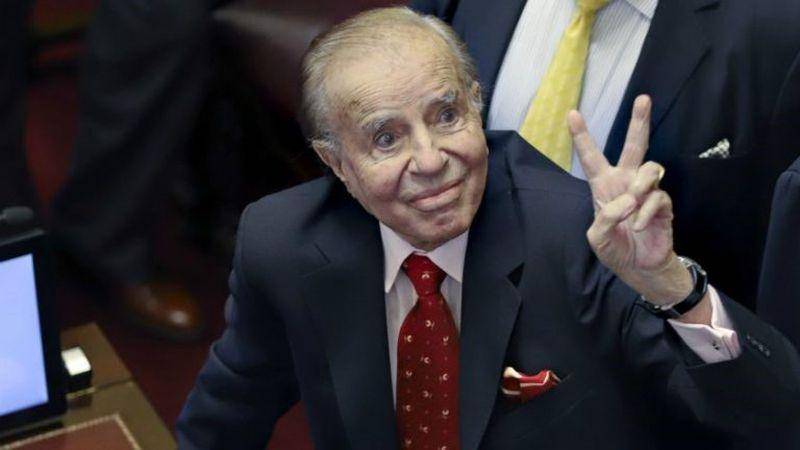 El ex presidente Menem se encuentra “estable” pero permanece internado