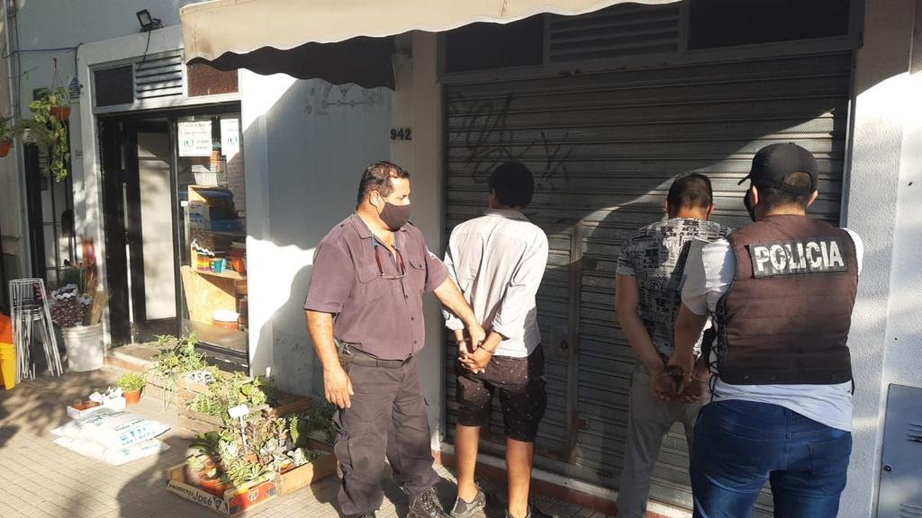 Caen en verdulería acusados de atacar a machetazos a un joven en City Bell