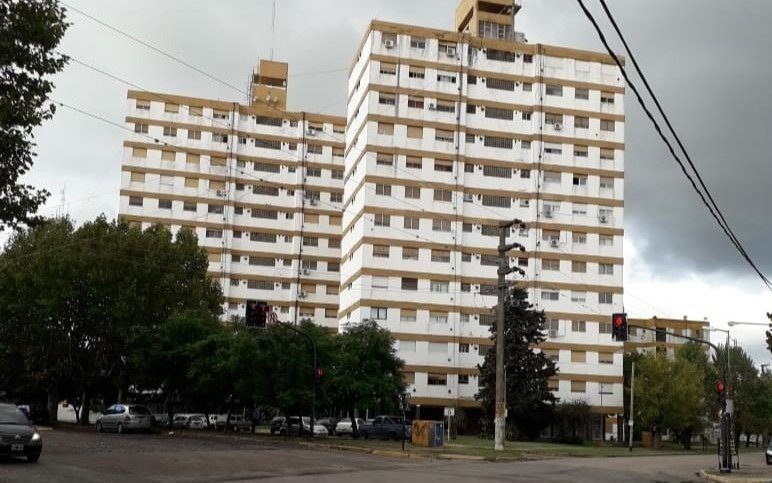 Se agrava la situación de más de 800 familias por la falta de agua en las torres de Villa Elisa