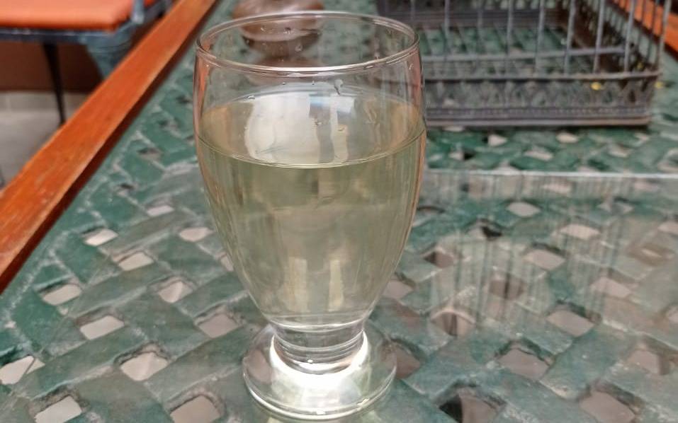 En 61 y 27 denuncian que sale el agua amarillenta hace días