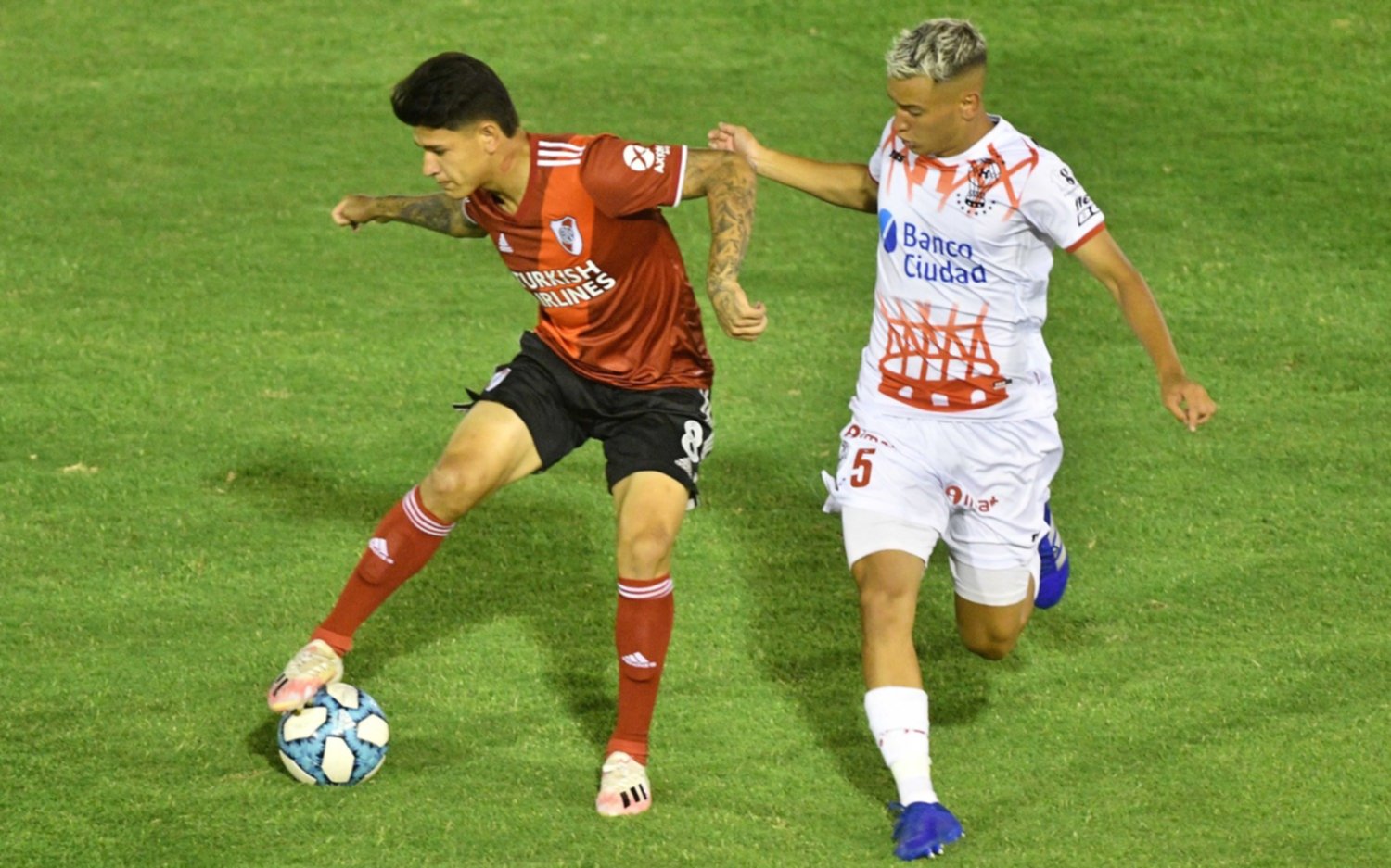 River le ganó a Huracán en Parque Patricios y es líder en la zona Campeonato