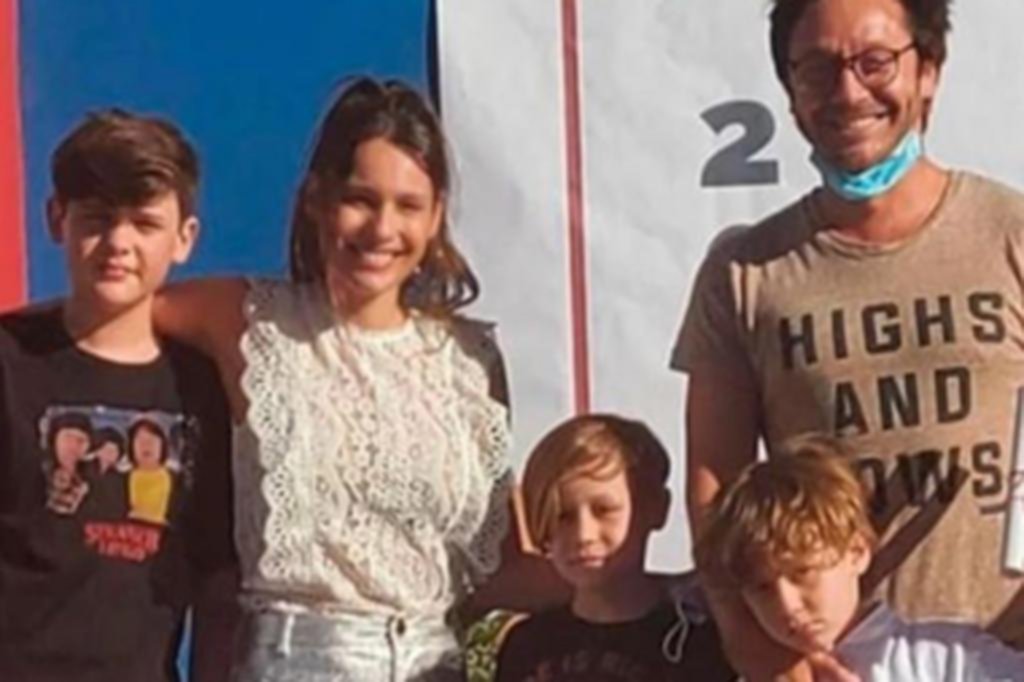 Pampita dice que no bajó su foto con Vicuña