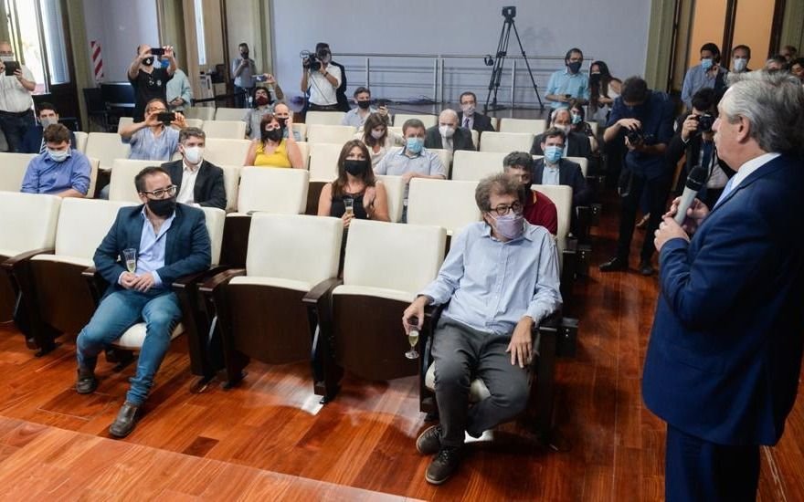 Alberto Fernández, aliviado por la llegada de la vacuna rusa