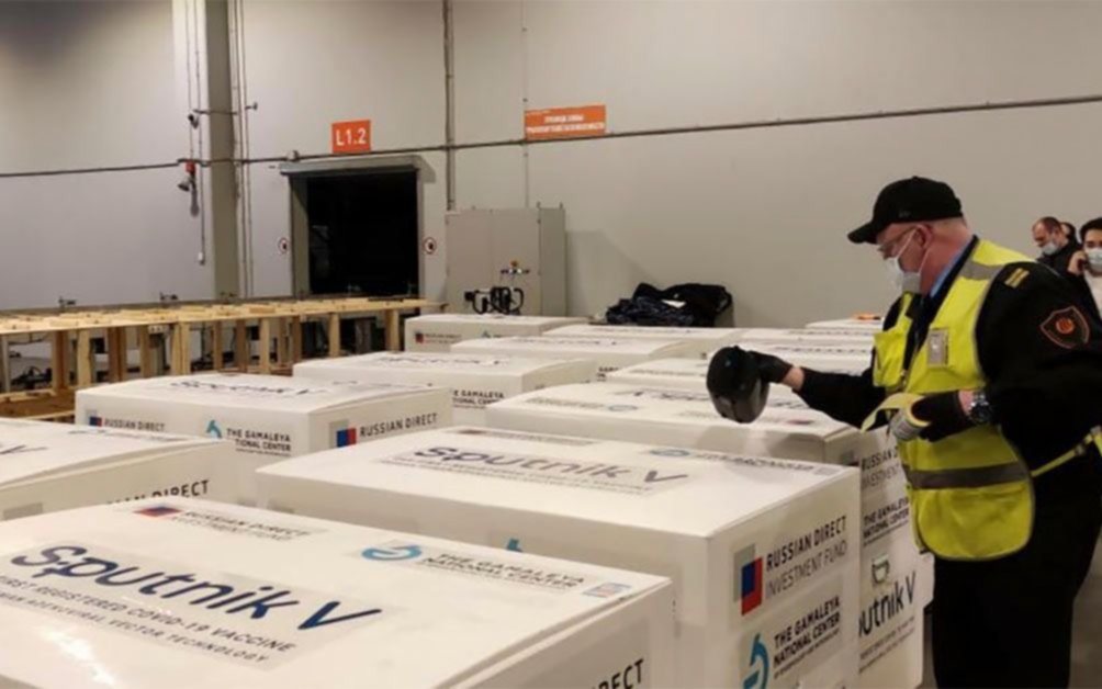 Anuncian que "todas las provincias recibirán la vacuna" en forma "simultánea"