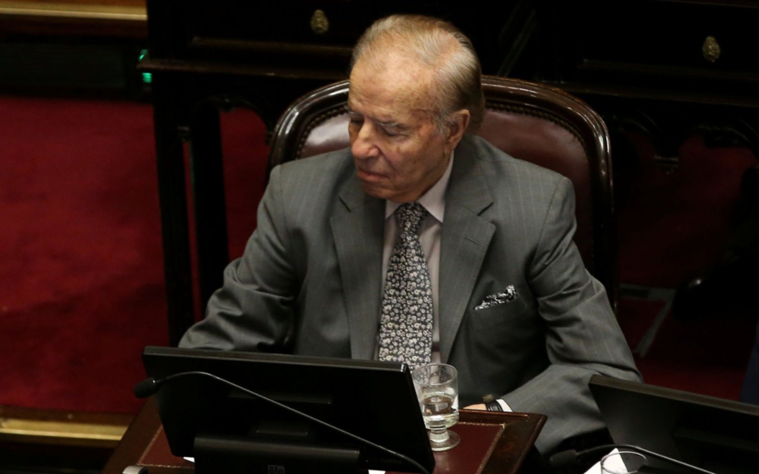 Menem sufrió una falla renal: está grave