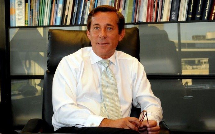 El Gobierno desplazará al embajador en China por tomarse licencia en medio de la negociación por 15 millones de vacunas