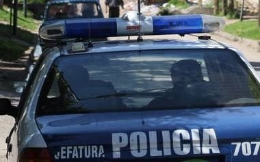 Hallan a un policía muerto de un tiro en la cabeza a la vera de una ruta del interior bonaerense