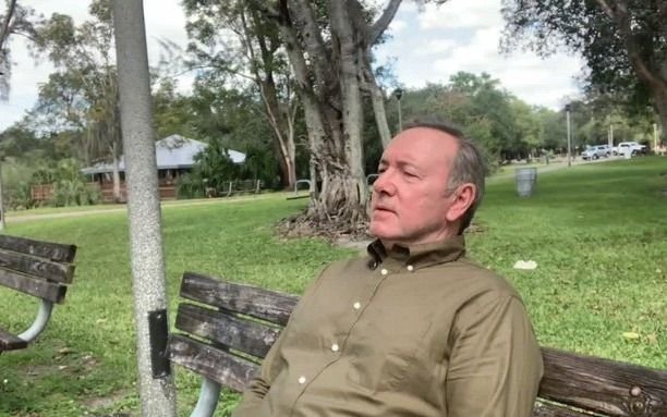 En medio de su retiro forzoso por denuncias de abuso sexual, Kevin Spacey envió un mensaje navideño