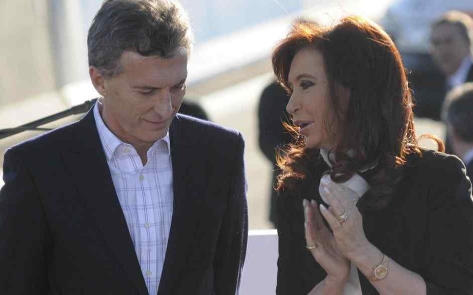 Los jueces Bruglia y Bertuzzi pidieron que Macri y Cristina declaren como testigos en su demanda contra el Estado
