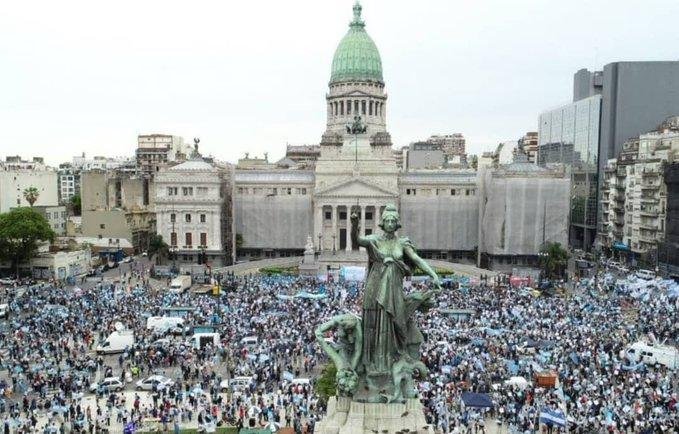 Se espera una larga y tensa sesión, con final abierto, por la legalización del aborto