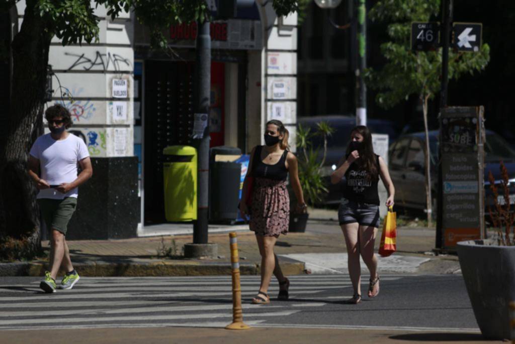 La vida con barbijo y distancia social: el año en que la pandemia lo cambió todo