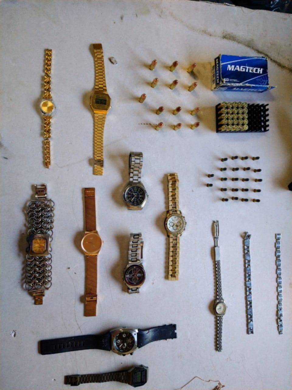 En las redes y, en la mano de una novia, apareció parte del botín de la joyería de City Bell