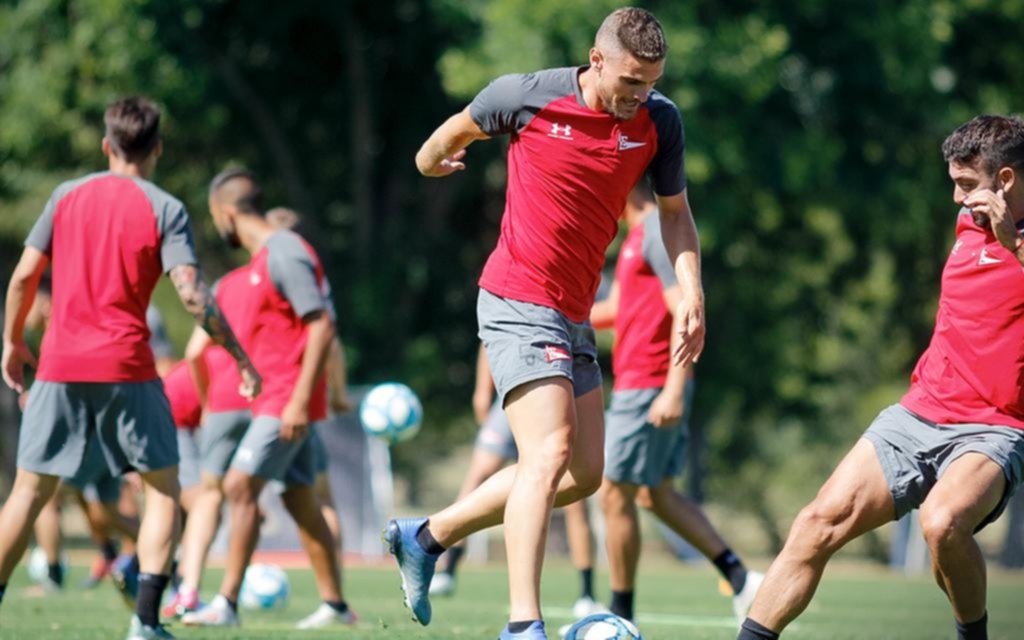 Por una molestia de Tití, Quatrocchi no pudo terminar de definir el equipo