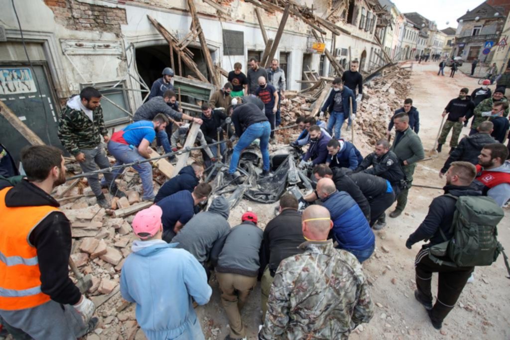 Al menos 7 muertos por un fuerte terremoto que sembró pánico en Croacia