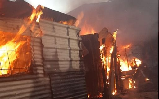 Casillas quemadas en Bernal Oeste