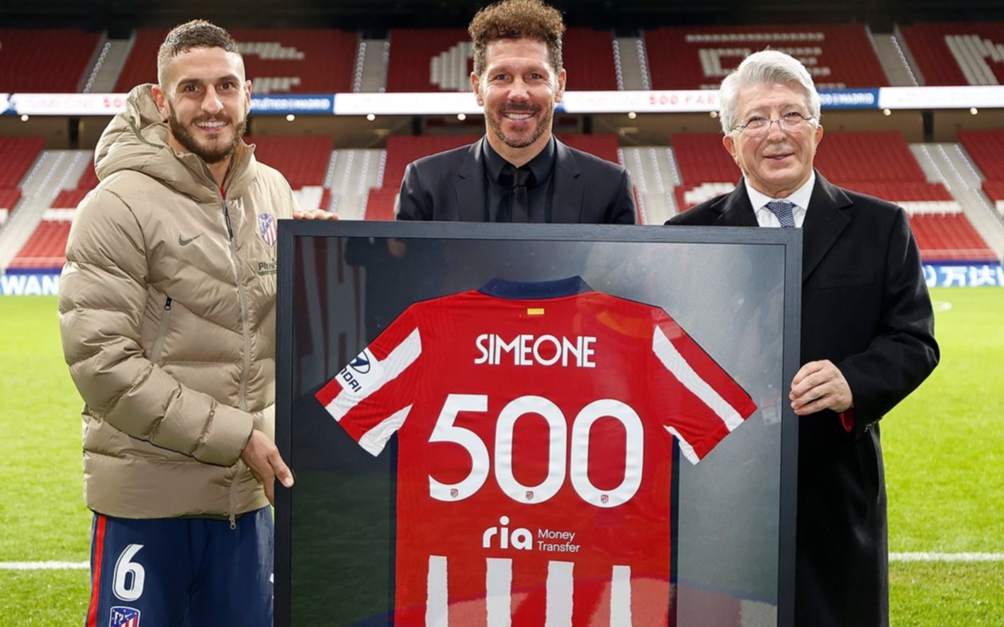 Simeone cumple los 500 partidos en Atlético Madrid desde lo más alto de la liga española 