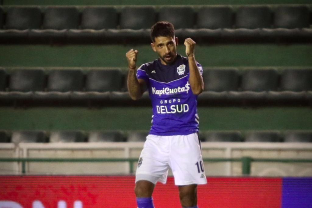 Al Caco García lo quieren de México y podría irse al término de la Copa Maradona