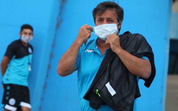 Tras su enfrentamiento con "Chiqui" Tapia, Caruso Lombardi renunció como DT de Belgrano