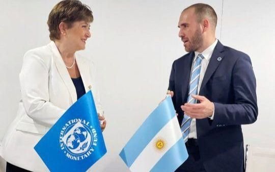 Una comisión argentina negociará la deuda con el FMI en Washington: Guzmán no viaja