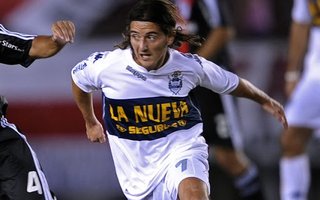 Juan Cuevas: "Tengo muy presente mi gol en la última victoria clásica de Gimnasia, y la gente aún me lo recuerda"