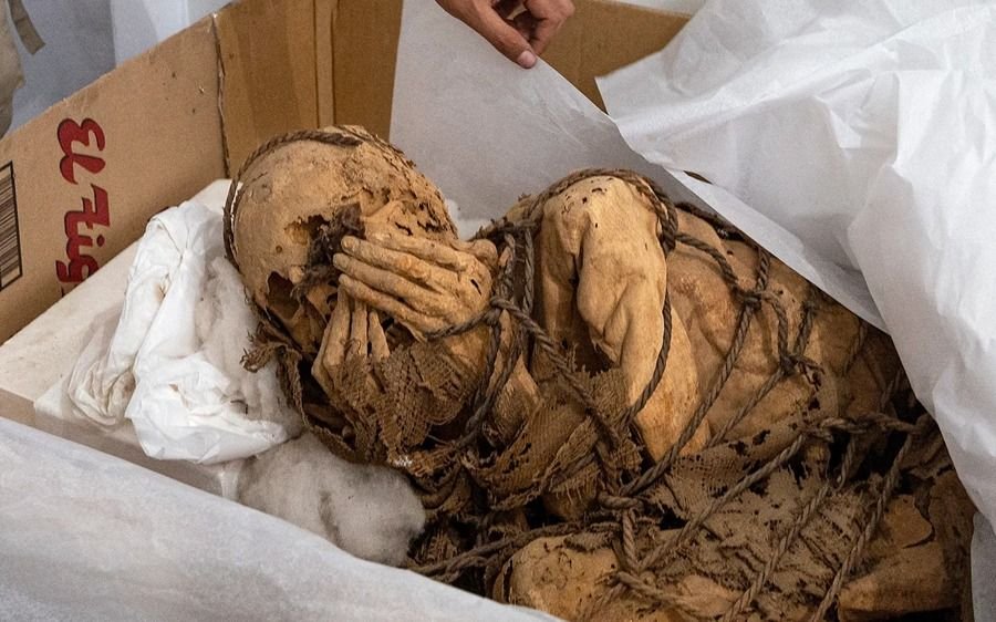 Las escalofriantes fotos de una momia encontrada en Perú: expertos desorientados