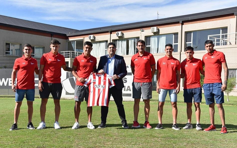 Seis juveniles firmaron su primer contrato profesional con el León