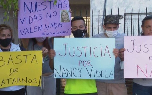 Amigos, vecinos y el novio de Nancy se movilizaron para pedir "justicia" por el femicidio