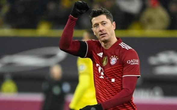 Lewandowski fue a patear un penal y se  le apareció el fantasma de Messi