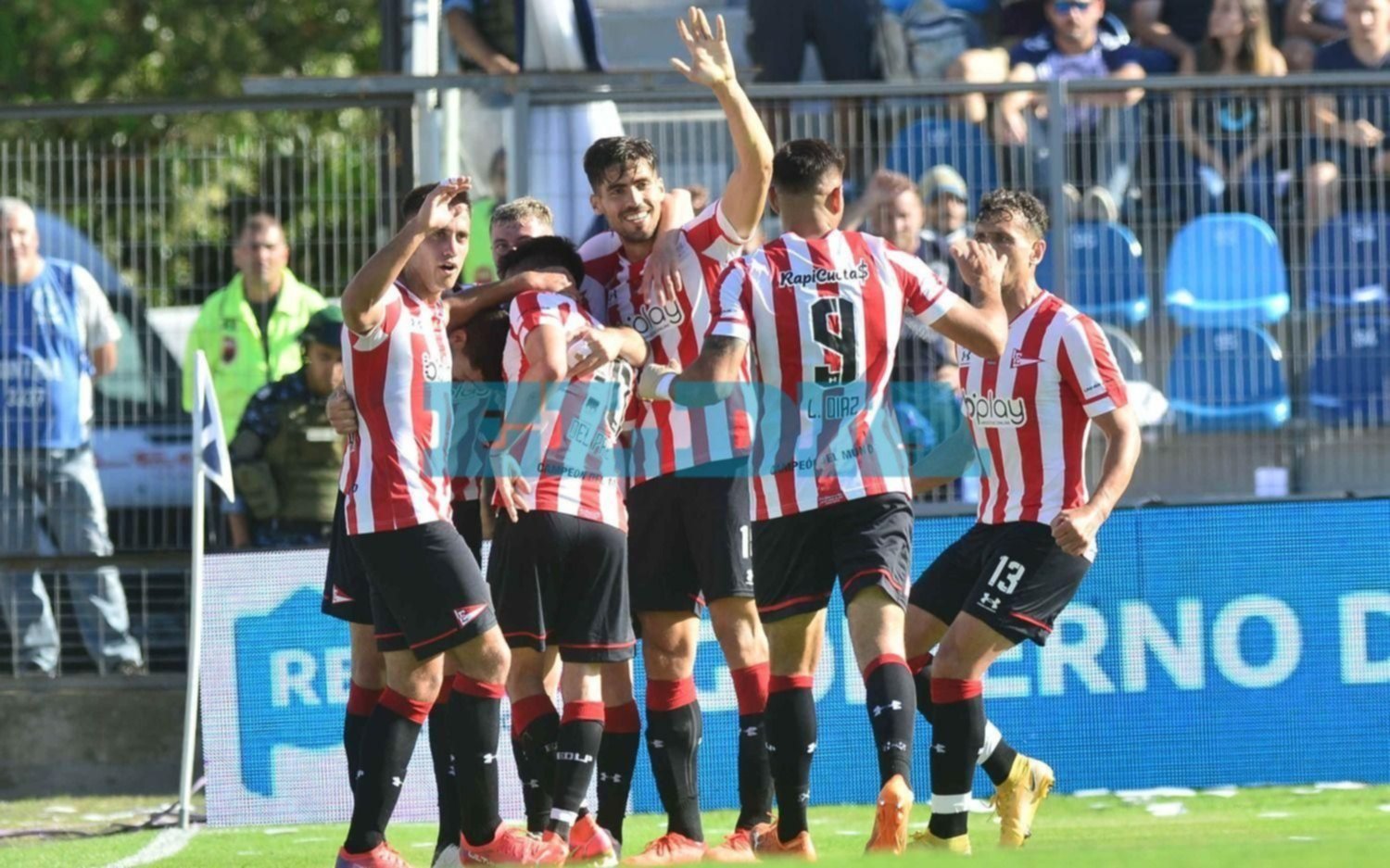 VIDEO. El Loco Díaz metió el 4-4 y dejó mudo al Bosque: mirá el gol
