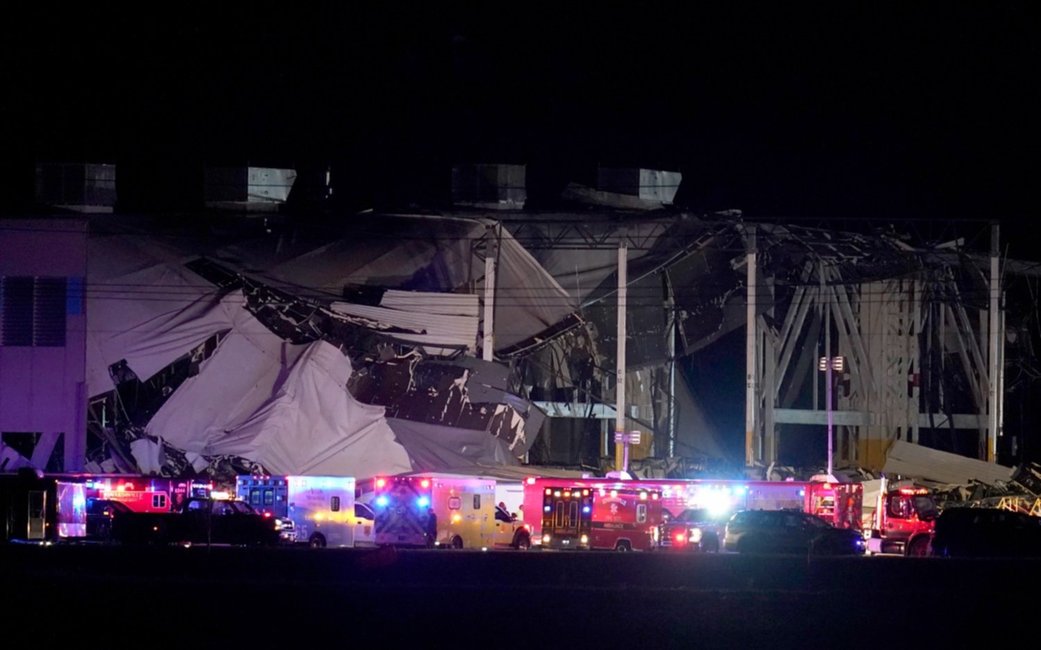Al menos 80 muertos por el paso de decenas de tornados en cinco estados de Estados Unidos