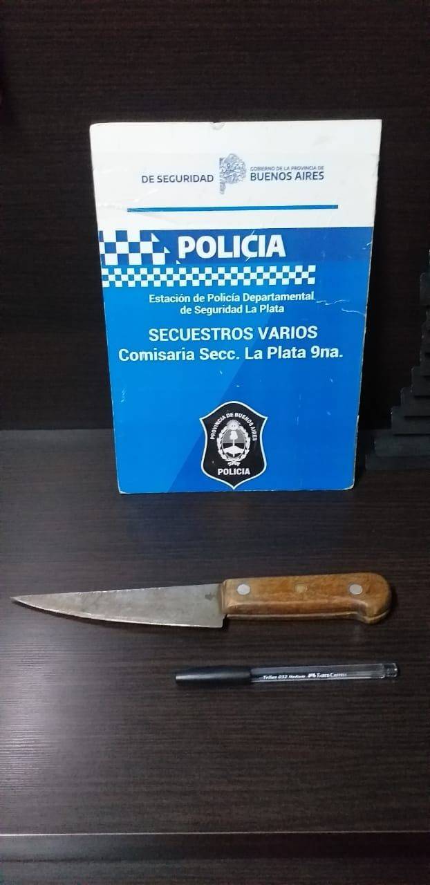 Acusados de sembrar pánico con un cuchillo y golpes, los detienen en diagonal 79 entre 62 y 63