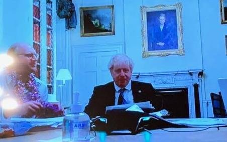 La foto que deja muy mal parado a Boris Johnson